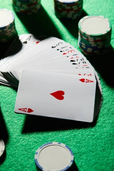 dinamid4d Bandar Poker live dealer table showing community cards and player positions